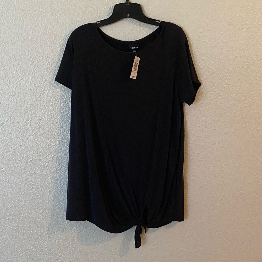 Black tie front top Torrid size 1 NWT